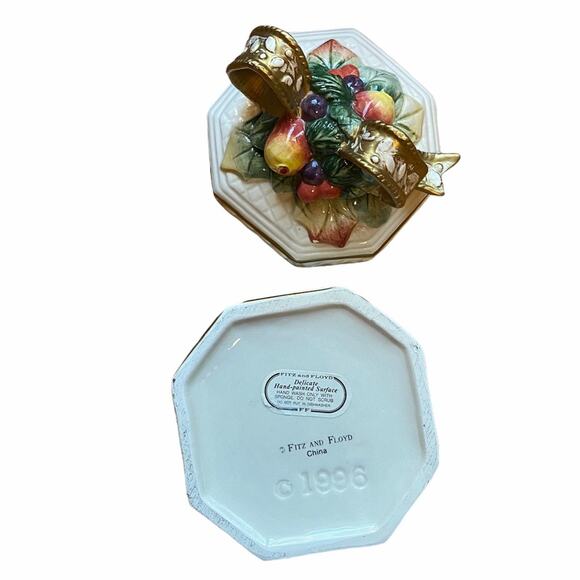 Fitz and Floyd China 1996 Handpainted Snowflakes Fruit Covered Dish - Picture 7 of 10